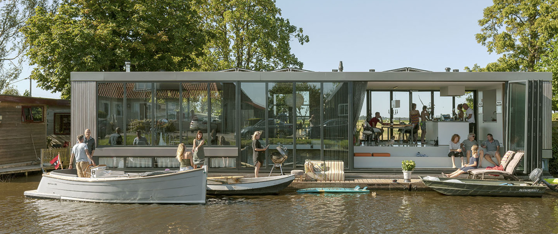 <h1>Een waterwoning kopen? </h1>
<p>Wij zijn 'thuis' in de wereld van waterwoningen. Altijd op uw woonwensen en budget afgestemd.</p>