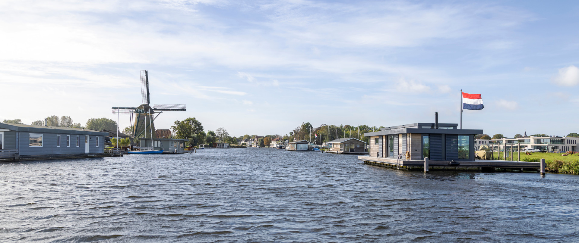 <h1>Drijvende kracht achter uw woonwens</h1>
<p>ABC Waterwoningen staat al meer dan 25 jaar voor zorgeloos wonen op het water. Betrouwbaarheid, vakmanschap en dat tegen een uiterst scherpe prijs </p>